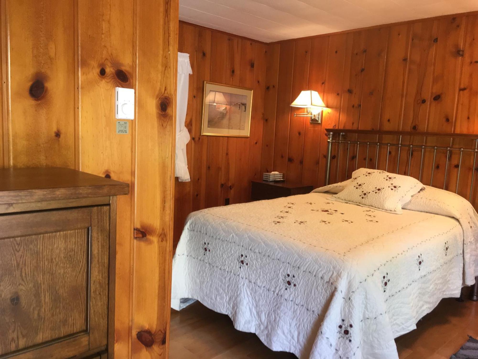 Ludington Blue Spruce Inn Quarto foto