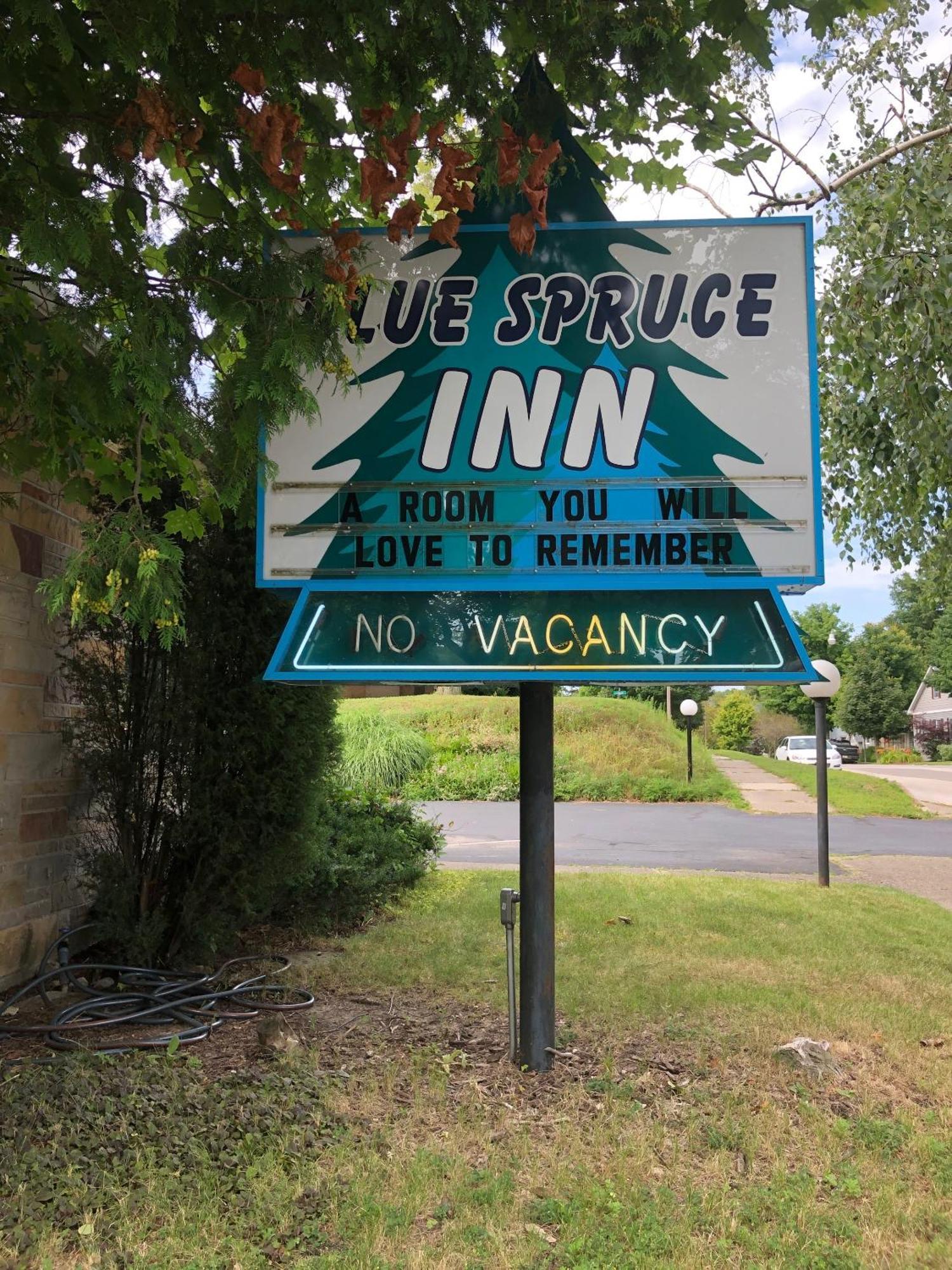 Ludington Blue Spruce Inn Exterior foto