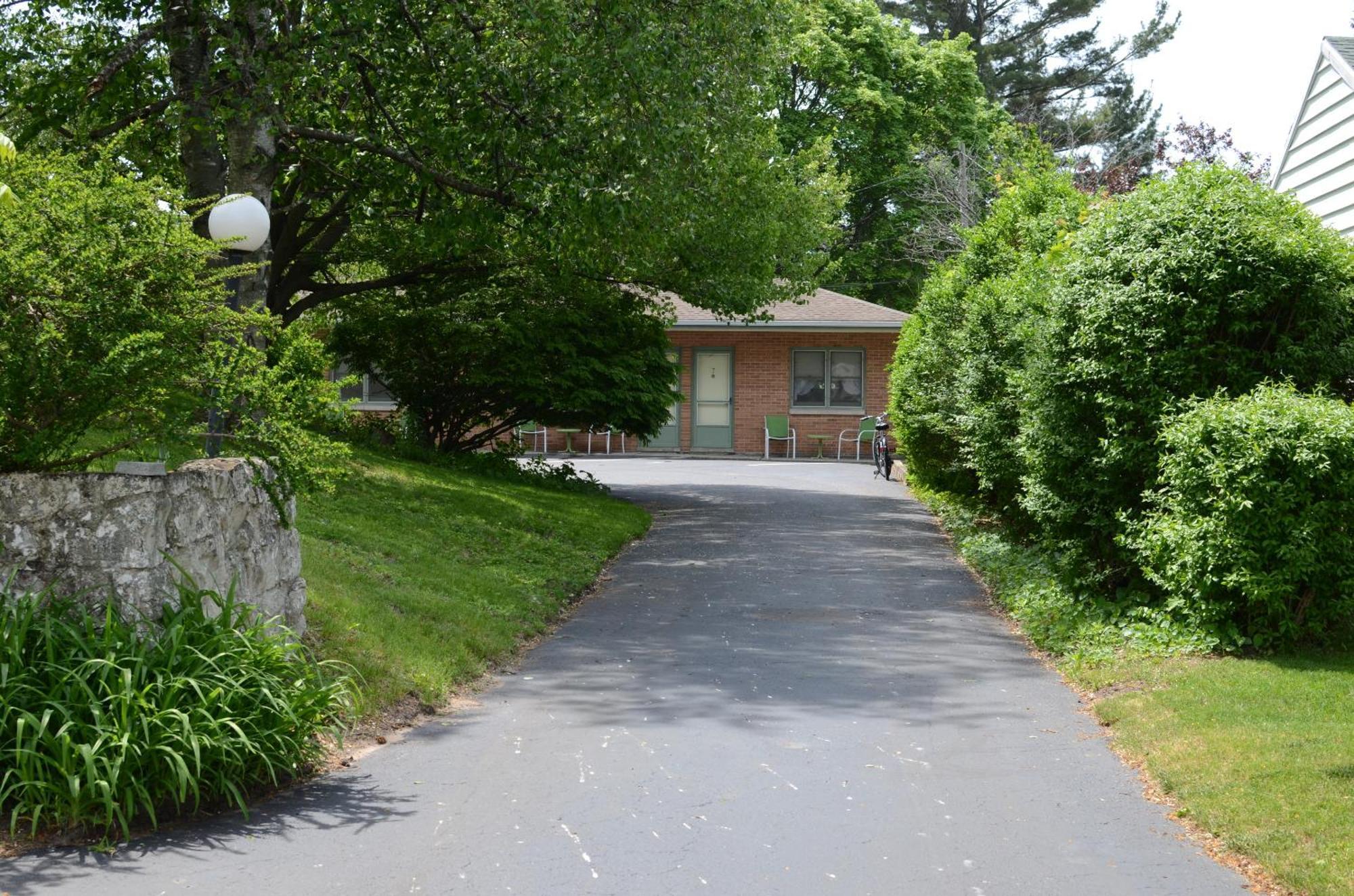 Ludington Blue Spruce Inn Exterior foto