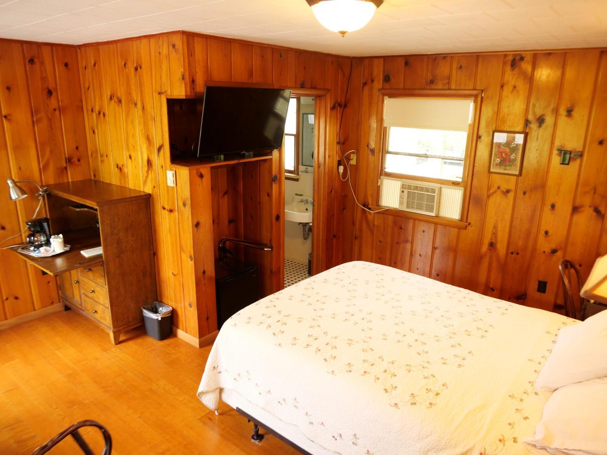 Ludington Blue Spruce Inn Quarto foto