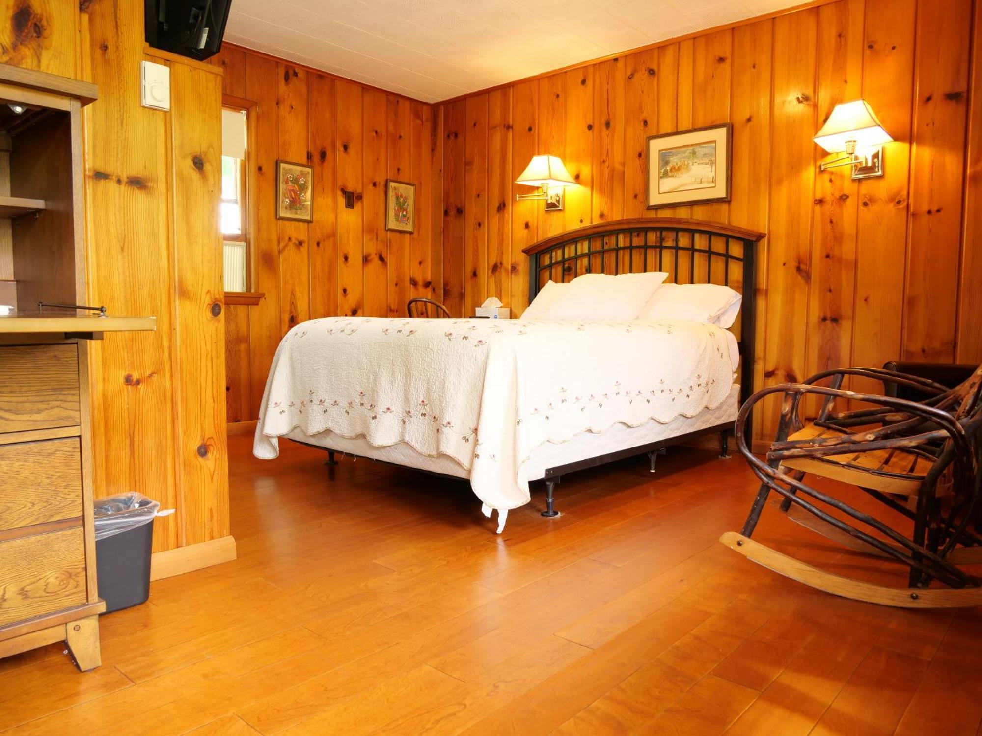 Ludington Blue Spruce Inn Quarto foto
