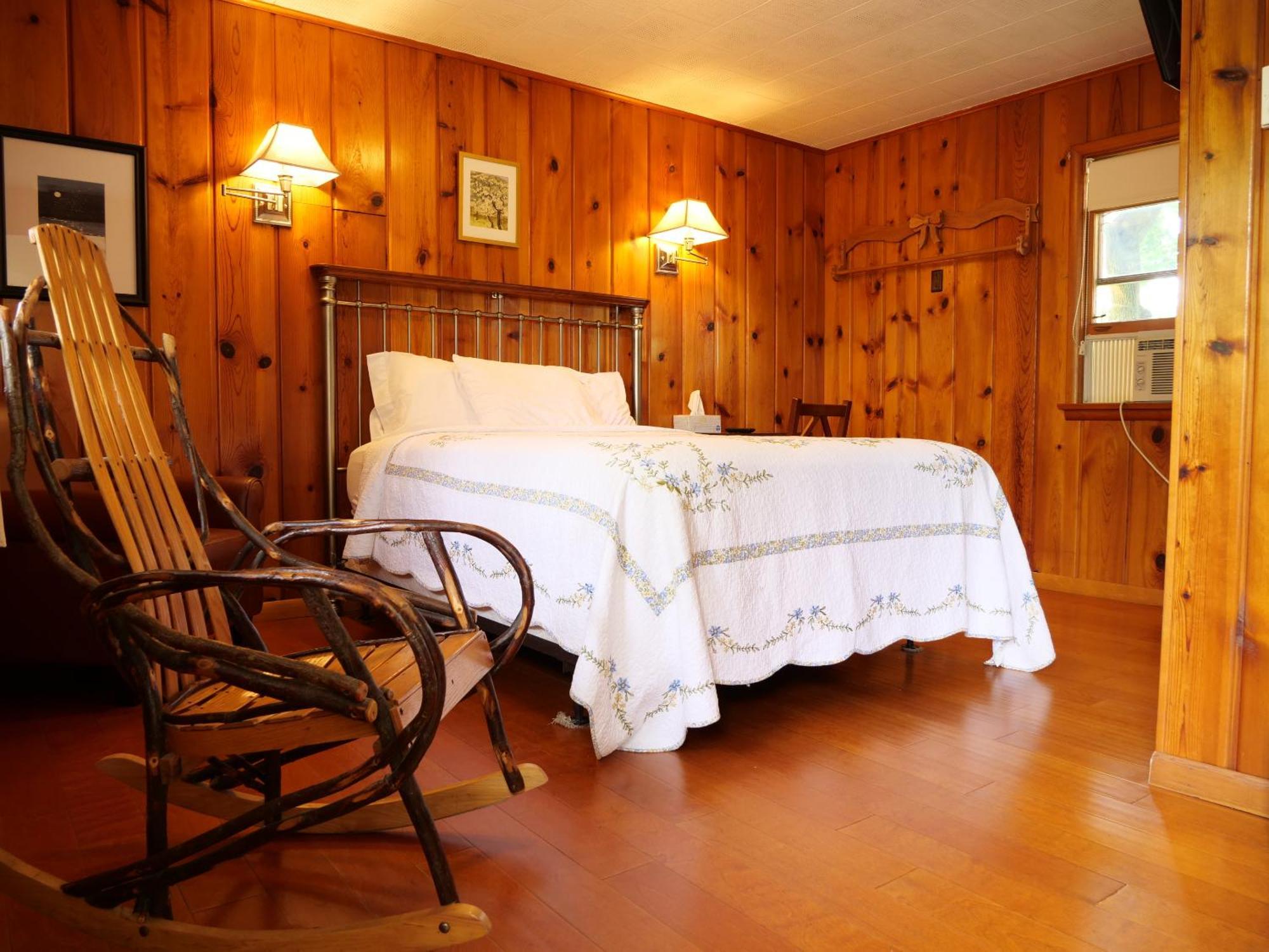 Ludington Blue Spruce Inn Quarto foto